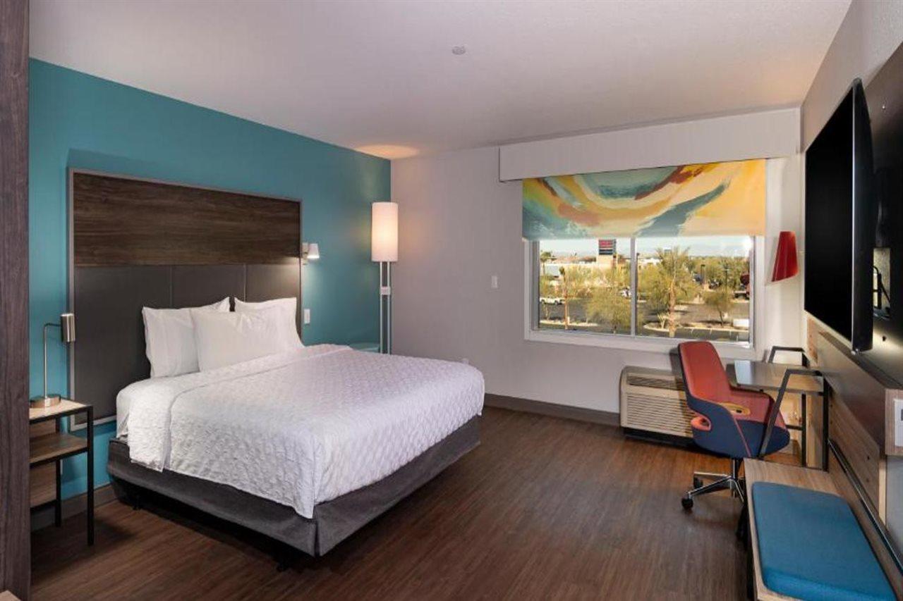 Tru By Hilton Phoenix Glendale Westgate Exterior photo