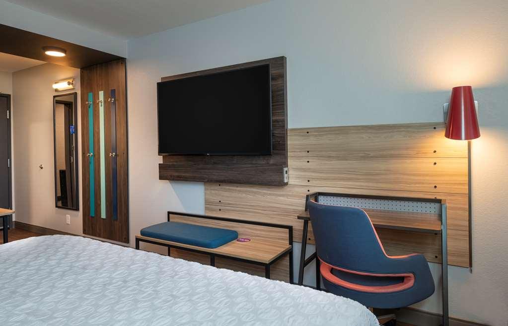 Tru By Hilton Phoenix Glendale Westgate Room photo